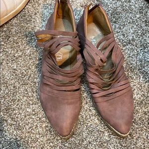 Buckle dress shoes